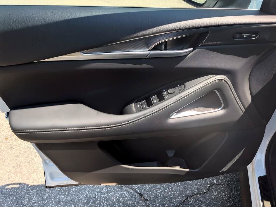New 2027 Radiant White/Black Obsidian INFINITI SPORT image 9