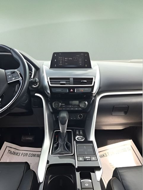 Used 2018  Mitsubishi SEL image 11