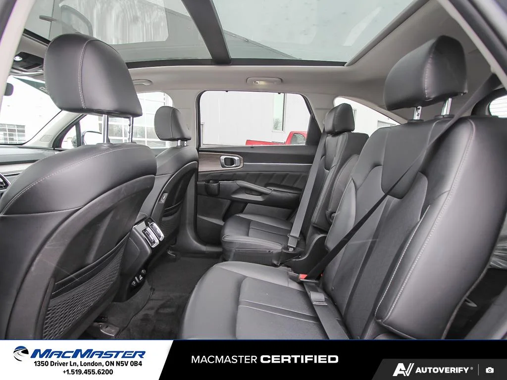 Used 2022  Kia  image 27