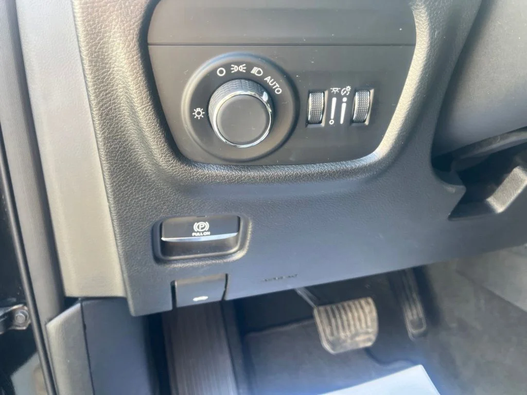 Used 2023 Black Jeep Altitude X image 25
