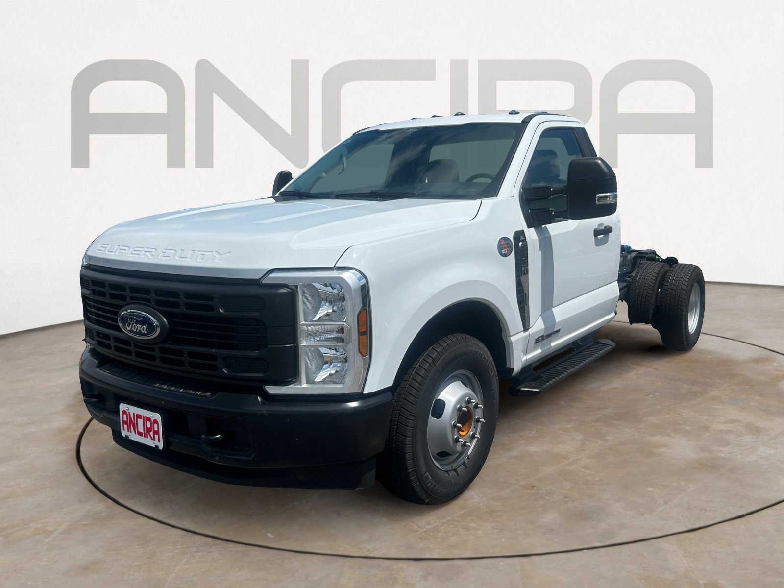 New 2026 Oxford White Ford XLT image 3