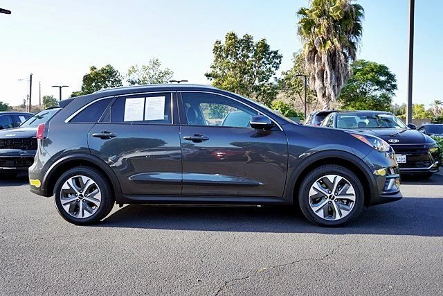 Used 2022 Gray Kia EX Premium image 6