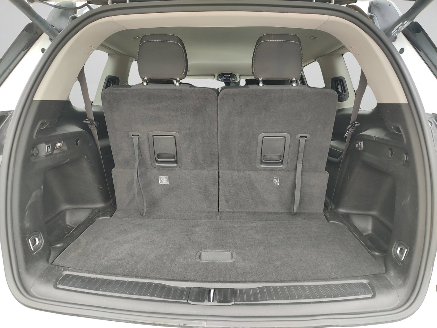 Used 2021 Bright White Clearcoat Jeep Laredo image 31