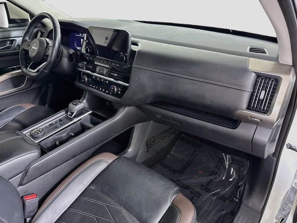 Used 2022 White Nissan Platinum image 30