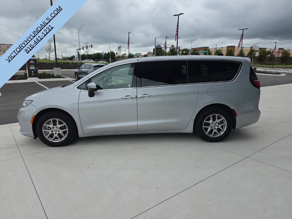 Used 2023 Chrysler Pacifica Touring L with VIN 2C4RC1BG4PR613009 for sale in Kansas City