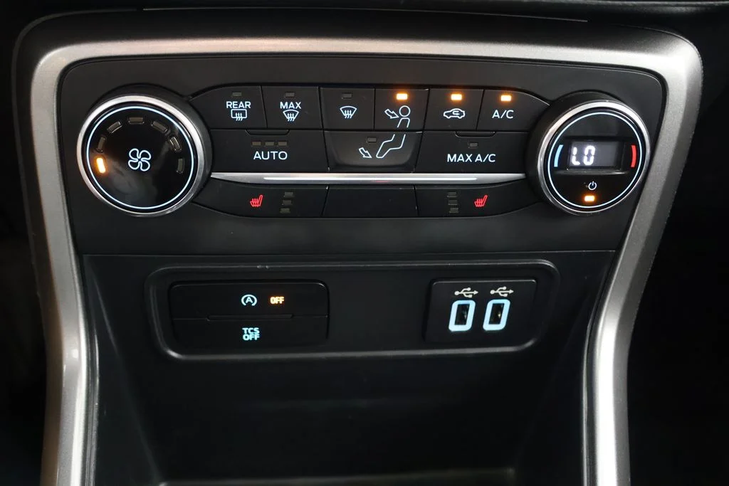 Used 2019 Orange Ford SE image 15