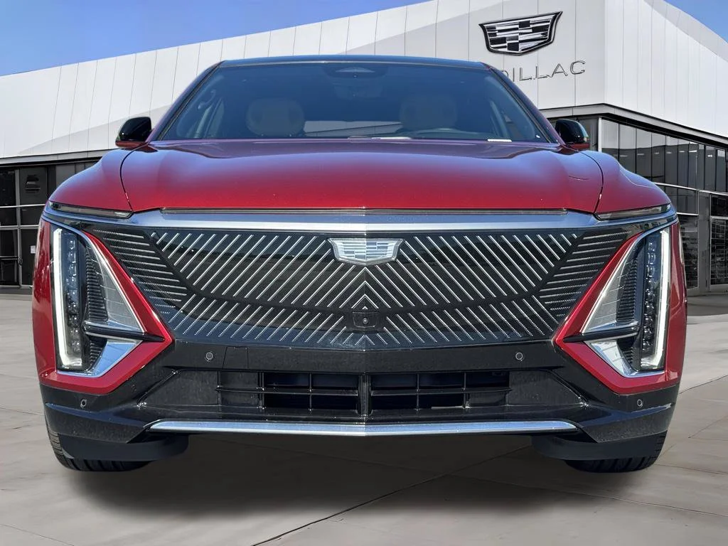 Used 2026  Cadillac Signature Luxury image 4