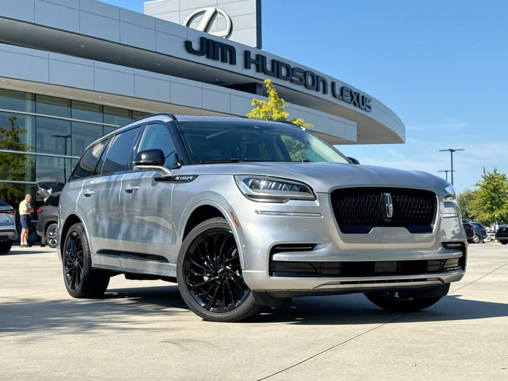 Used 2023 Silver Lincoln Reserve image 2