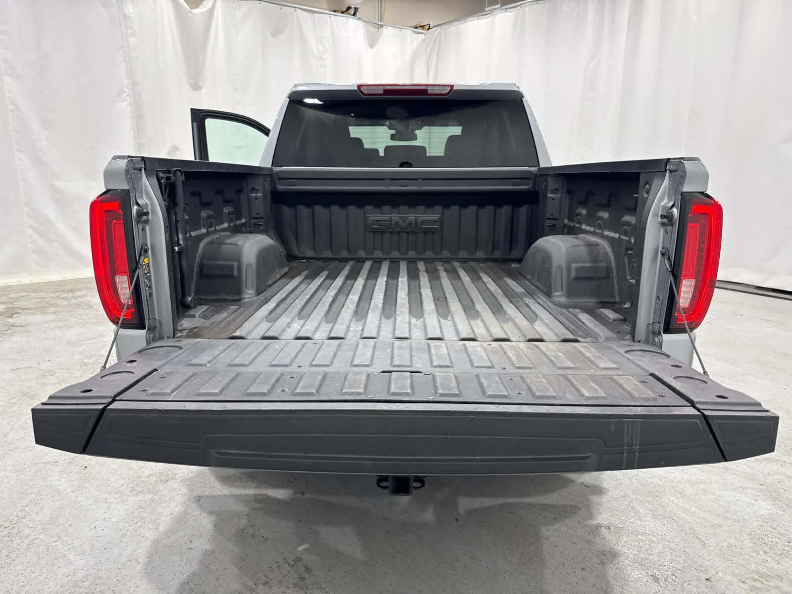 Certified Used 2024 Sterling Metallic GMC SLT image 14
