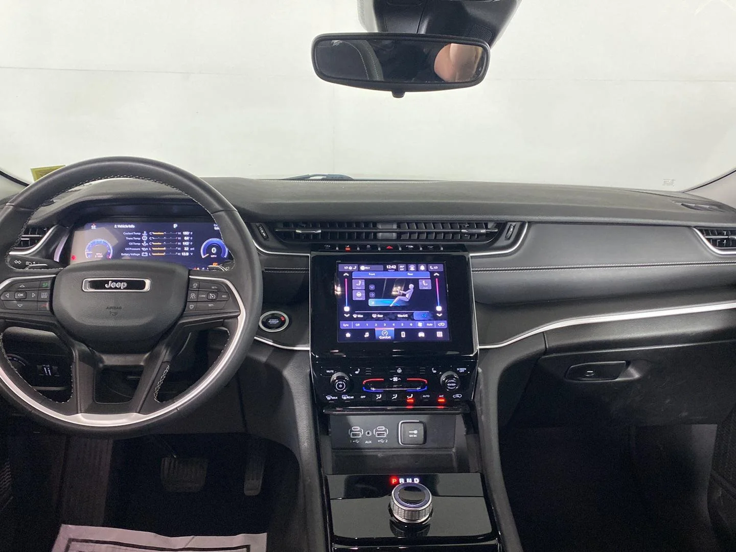 Used 2023 Silver Zynith Jeep Laredo image 27