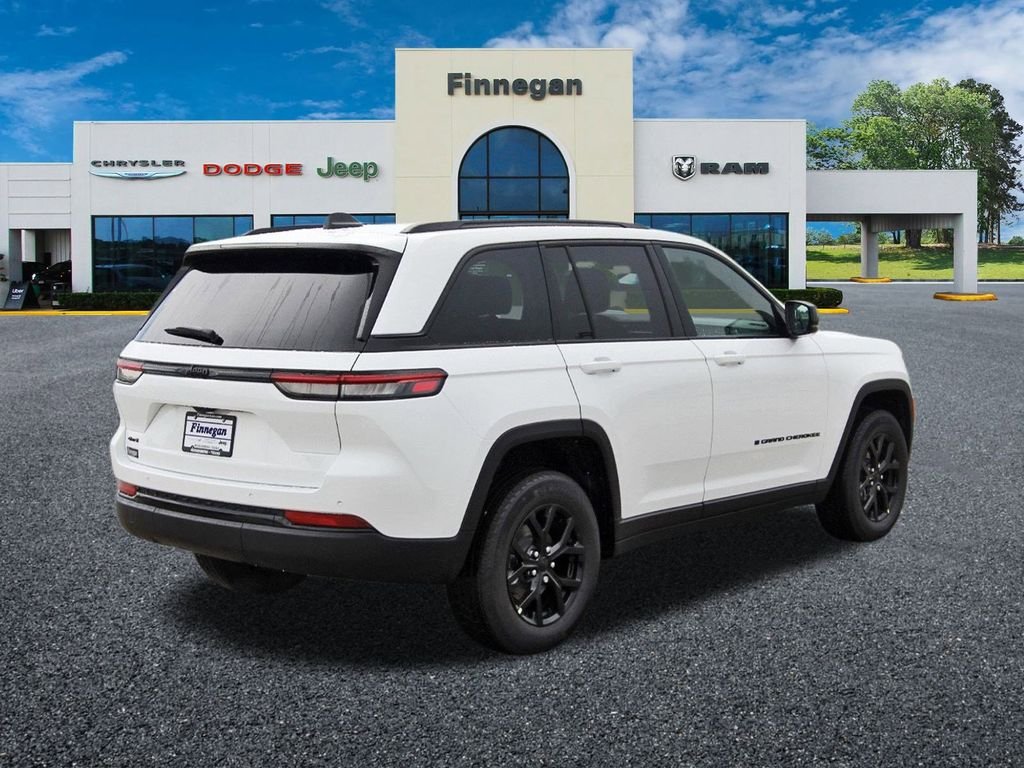 New 2025 Bright White Clear-Coat Exterior Paint Jeep Altitude X image 6