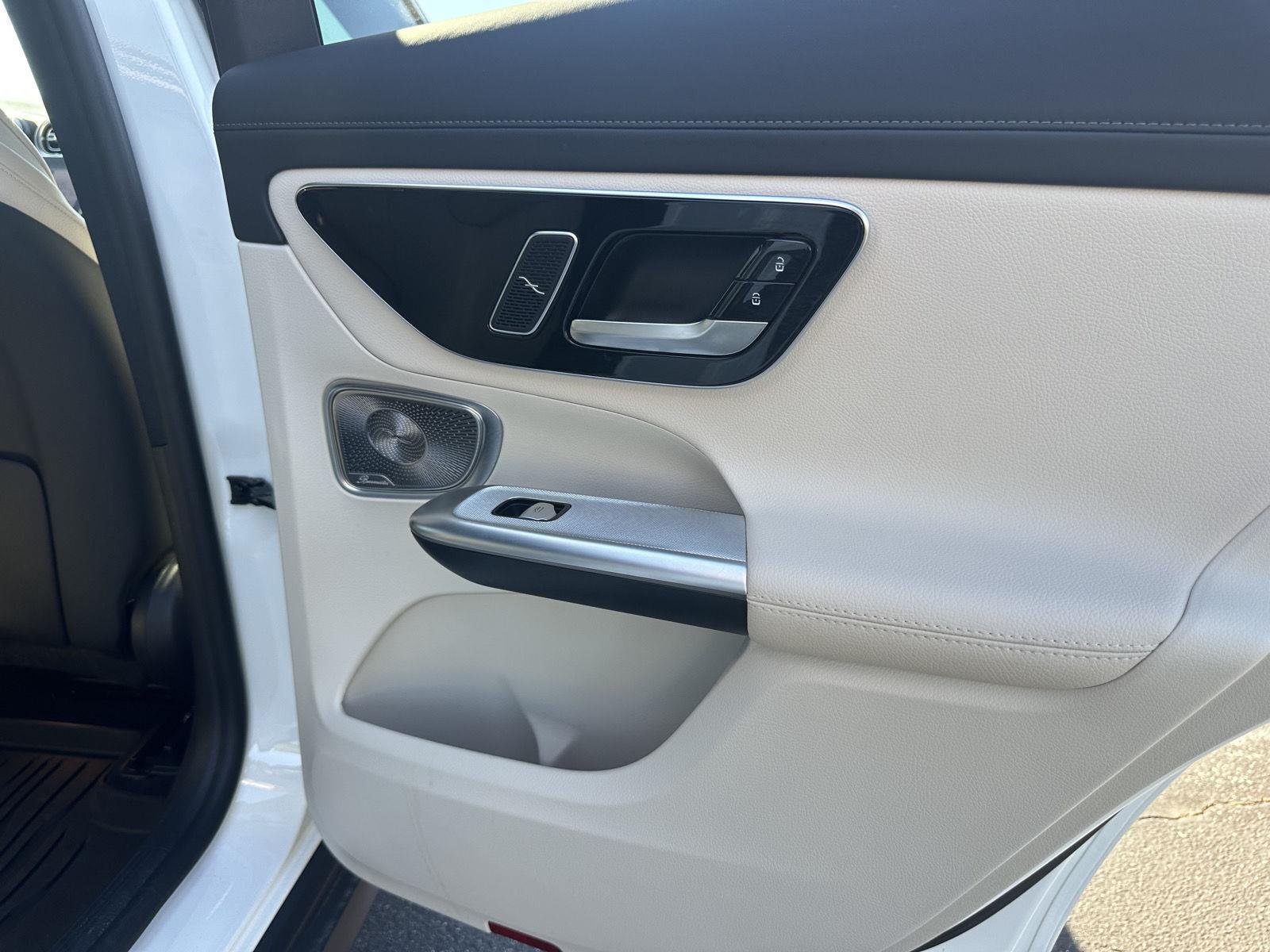 Used 2023 Polar White Mercedes-Benz GLC 300 image 19