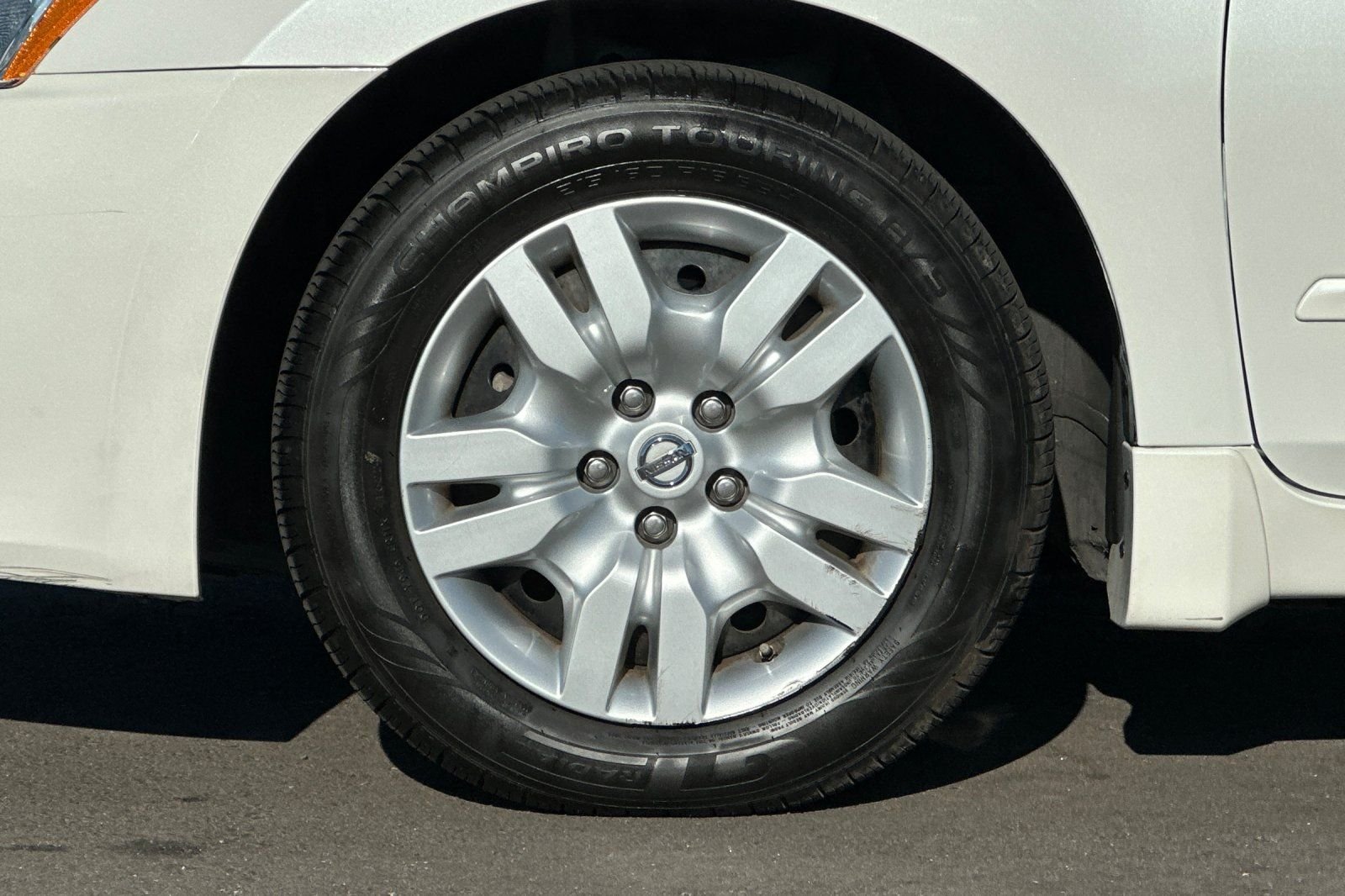 Used 2012 White Nissan 2.5 S image 33