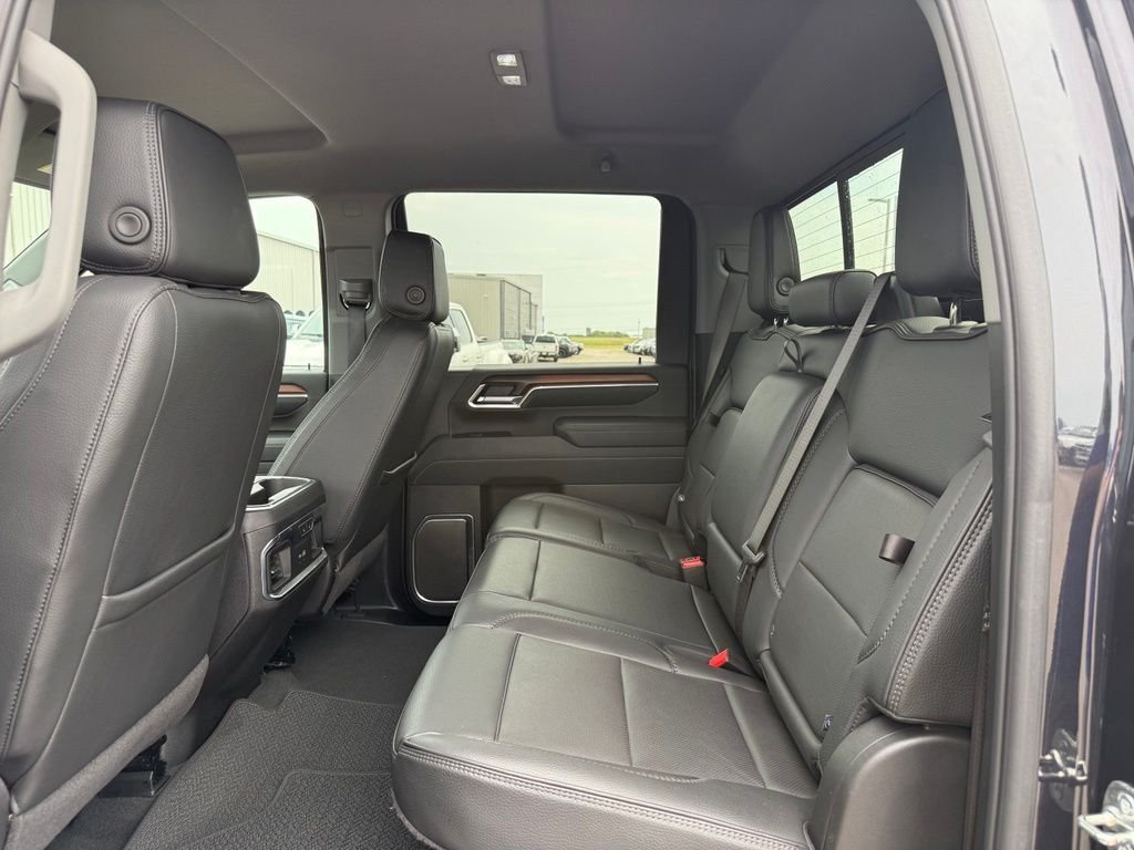 Used 2025 Silver GMC Denali image 7