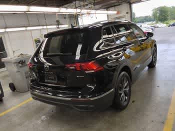 Used 2022 Deep Black Pearl Volkswagen SE image 4