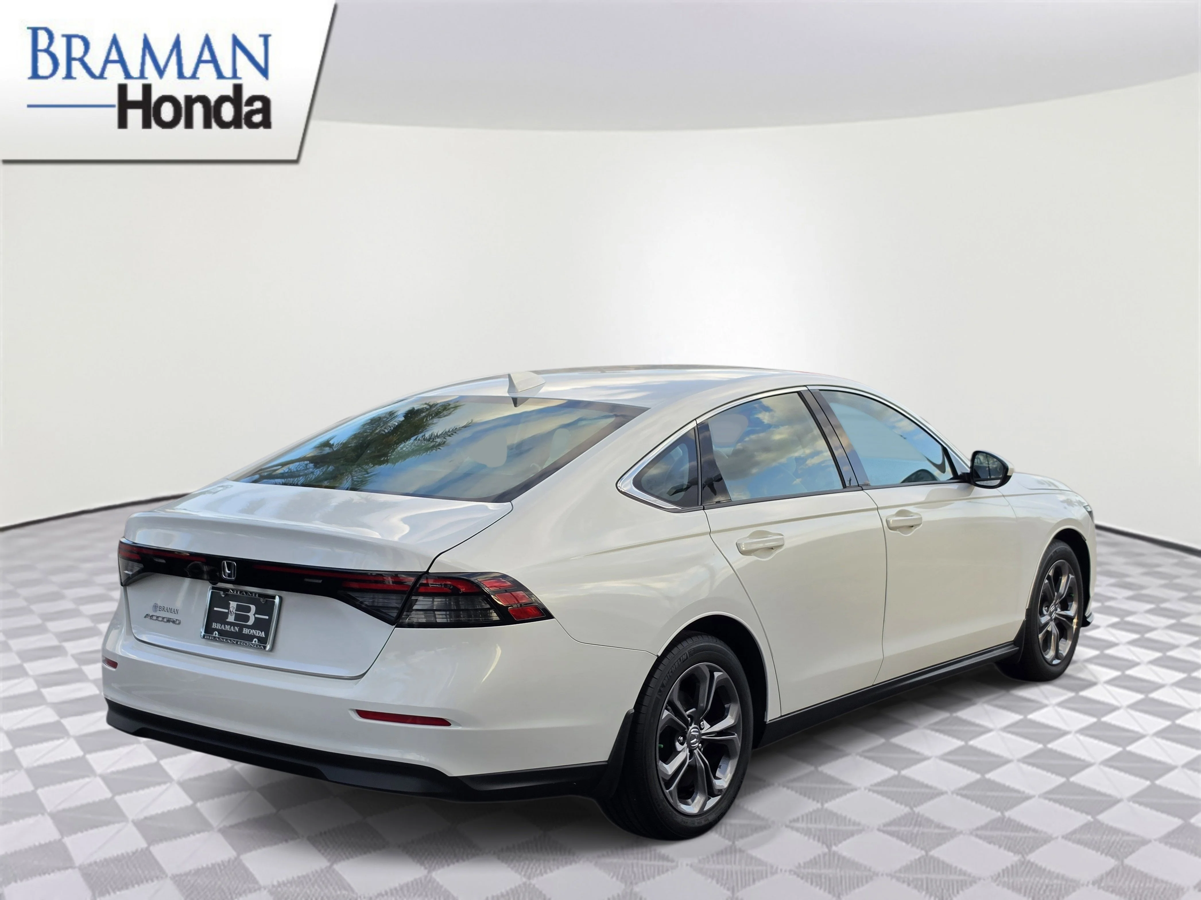Certified Used 2023 Platinum White Pearl Honda 1.5T EX image 3
