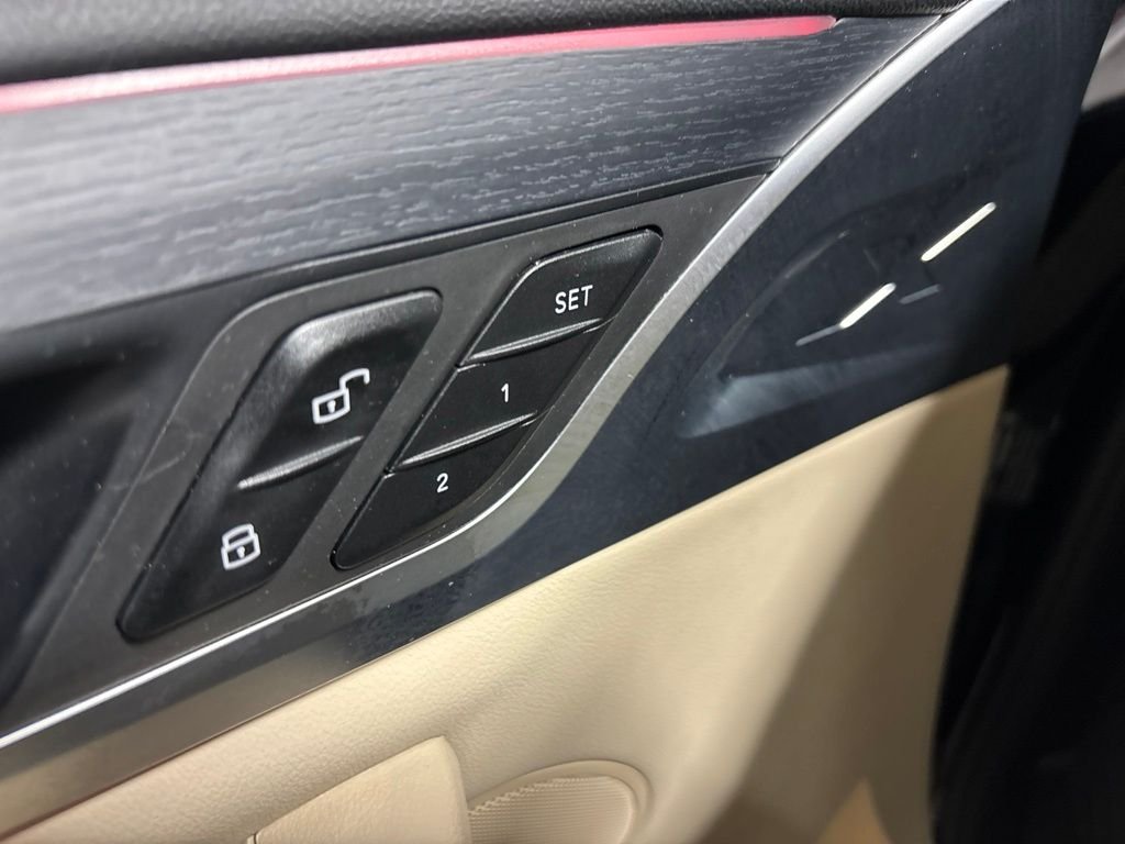 Used 2024 Black BMW xDrive30i image 13