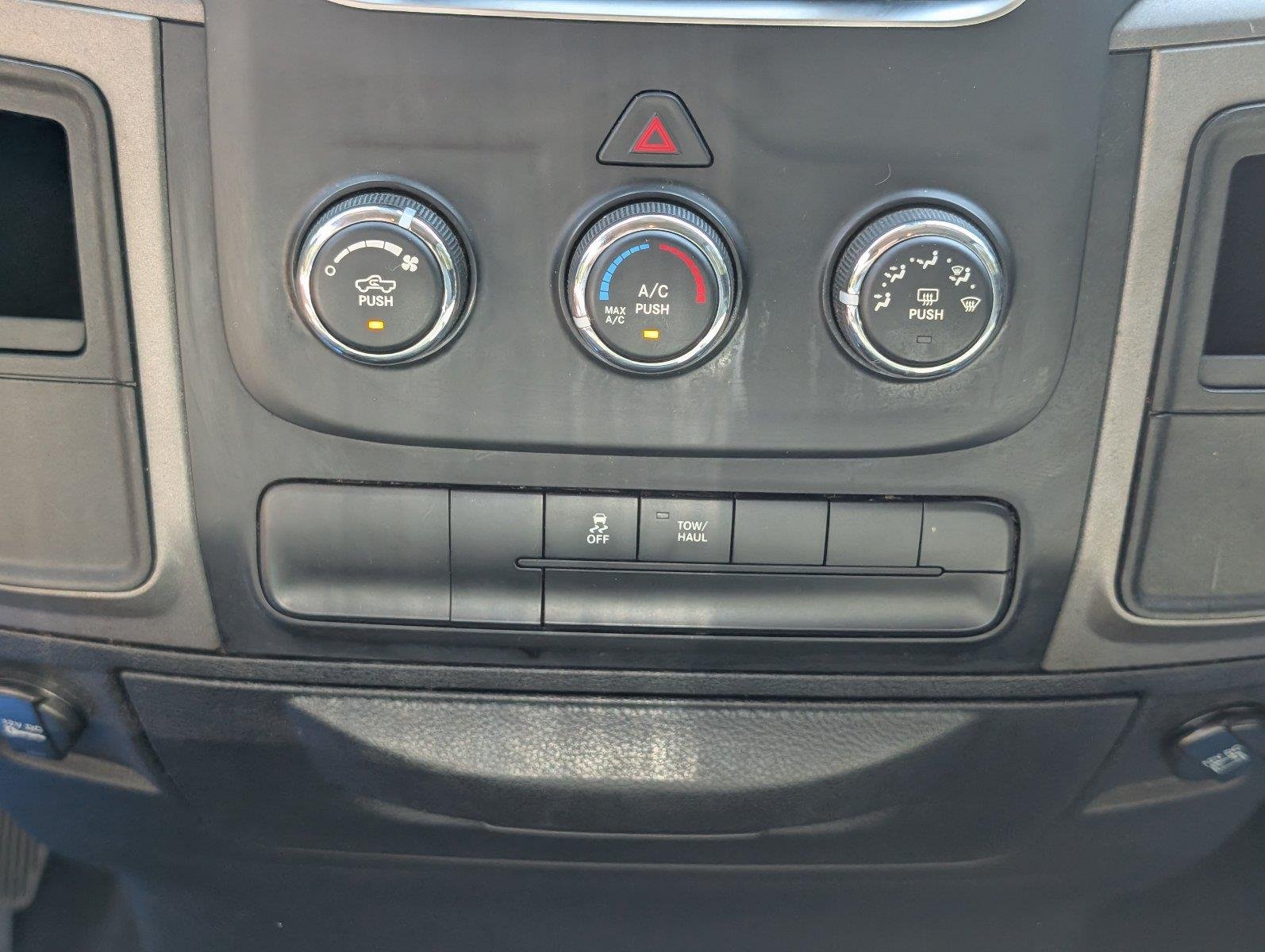 Used 2013 Bright Silver Metallic Ram Express image 20