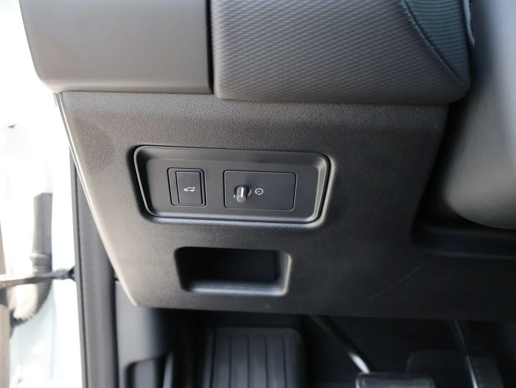 New 2026 Fuji White Land Rover Dynamic SE image 37