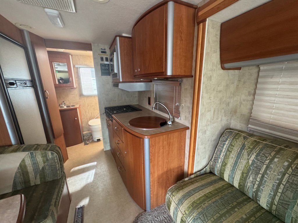 Used 2007 Arctic White Itasca 24DL image 3