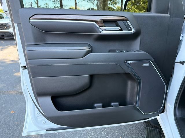 Used 2023 SUMMIT WHITE Chevrolet RST image 10