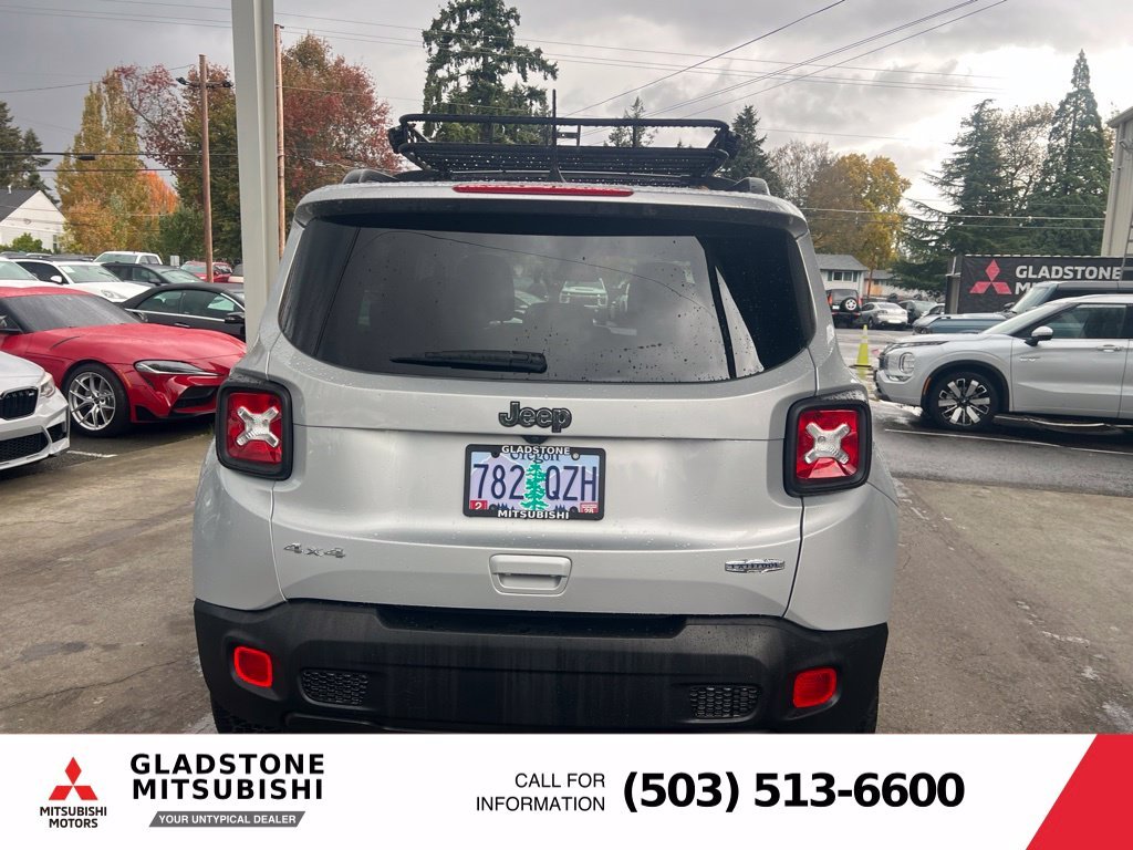 Used 2020 Glacier Metallic Clearcoat Jeep Latitude image 7