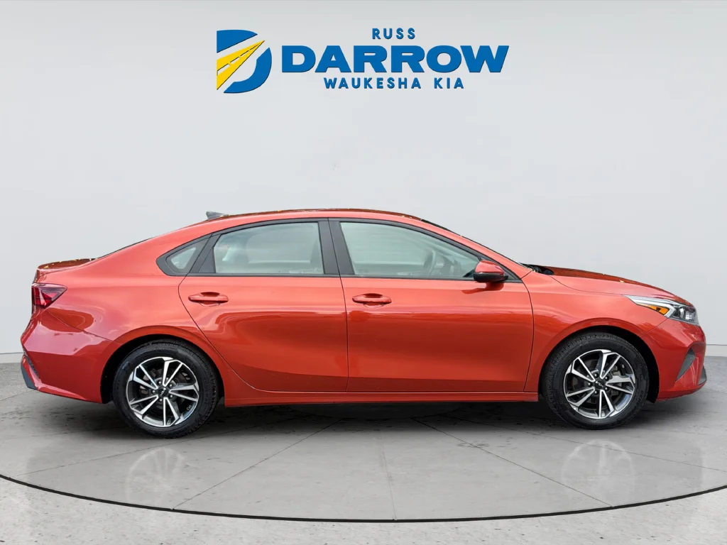 Used 2023 Red Kia LXS image 6