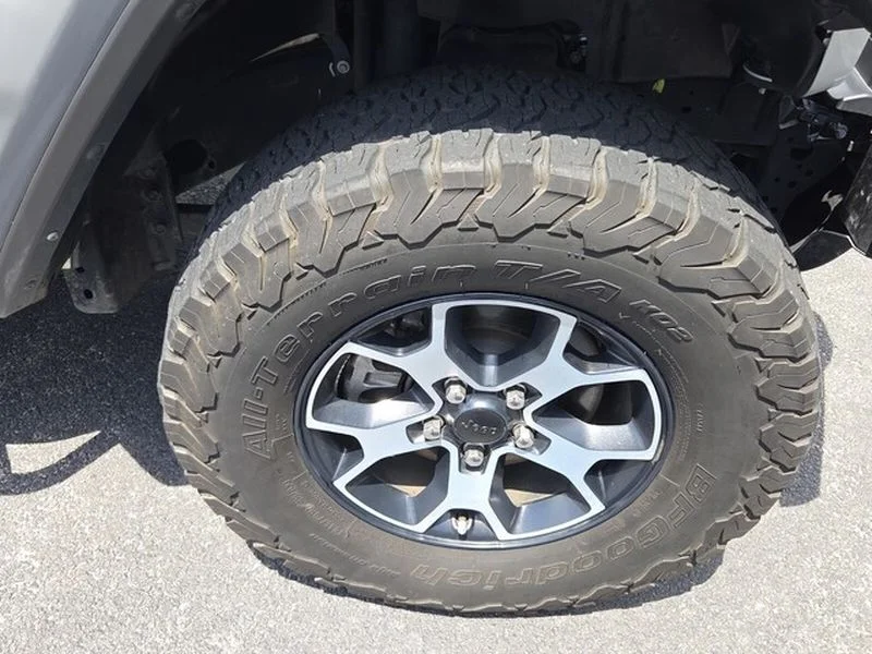 Used 2023 Bright White Clearcoat Jeep Rubicon image 18