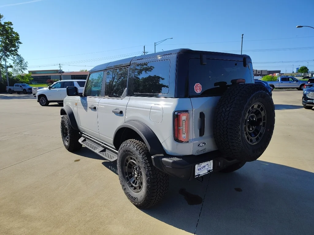 New 2026 Avalanche Gray Ford Badlands® image 7