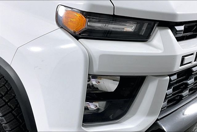 Used 2023 White Chevrolet Custom image 28