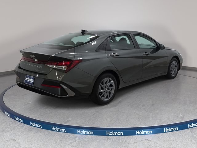 Used 2024 Gray Hyundai SEL image 6