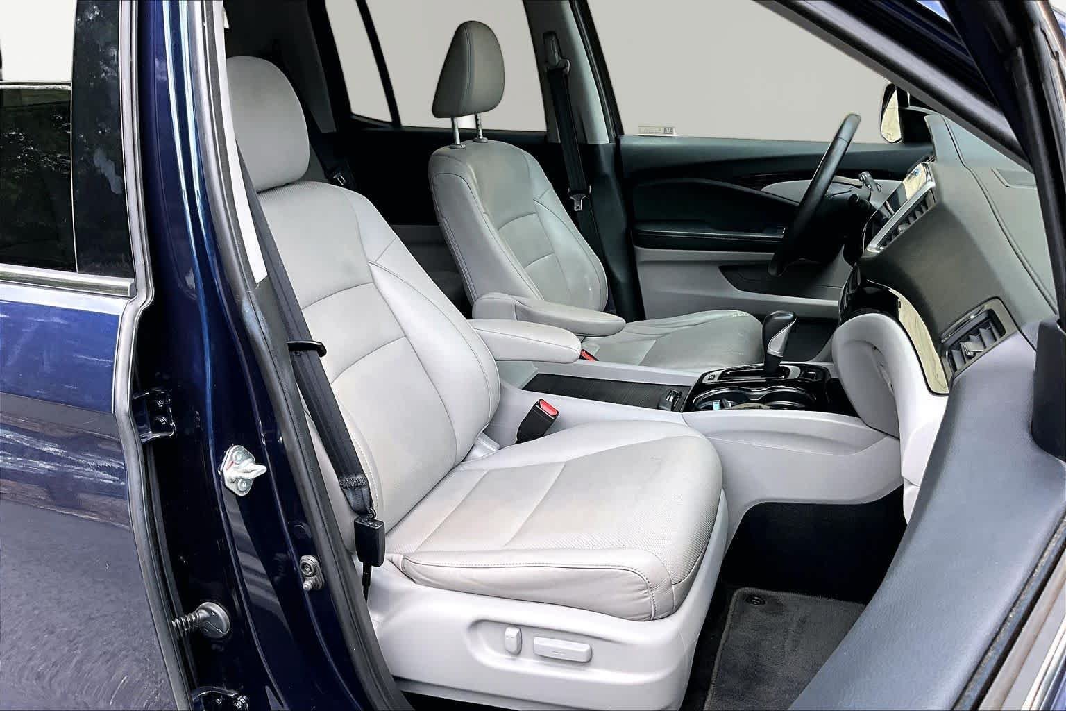 Used 2018 Obsidian Blue Pearl Honda RTL-E image 9