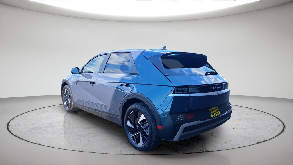 New 2026 Green Hyundai SE image 5