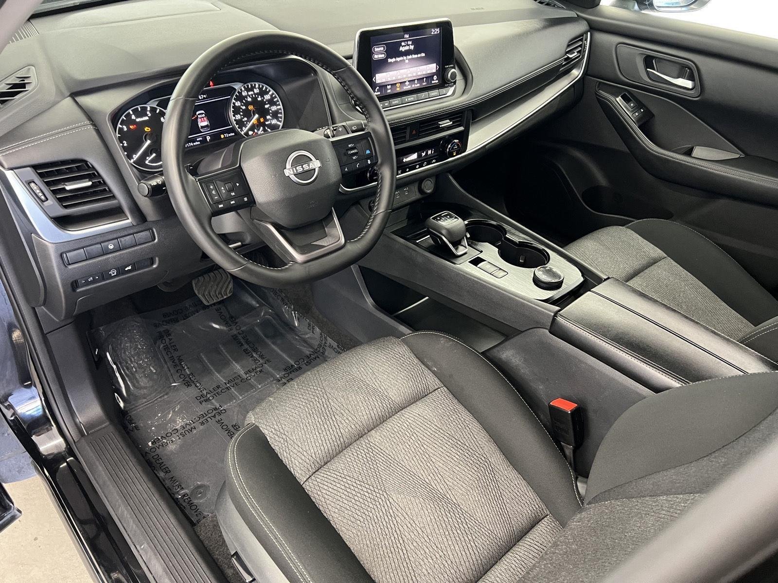 2025 Nissan Rogue SV - Photo 13