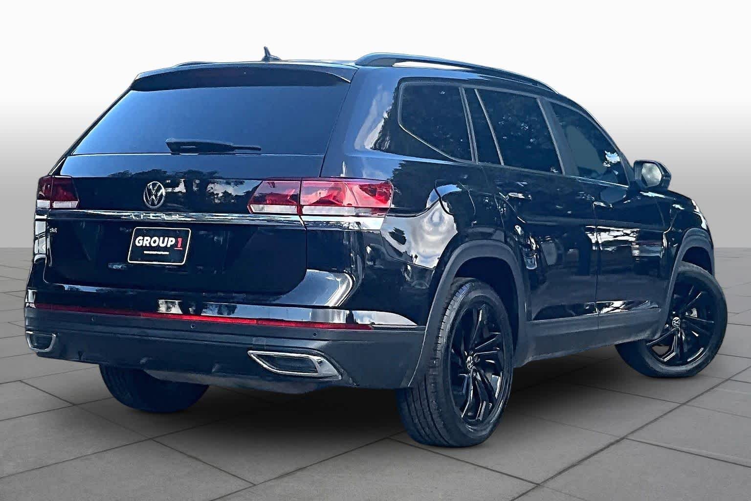 Used 2022 Deep Black Pearl Volkswagen 2.0T SE w/Technology image 13
