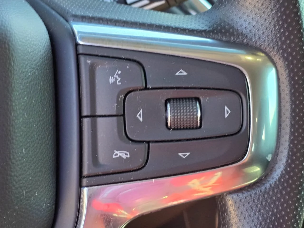Used 2022 Iron Gray Chevrolet LT w/2LT image 18