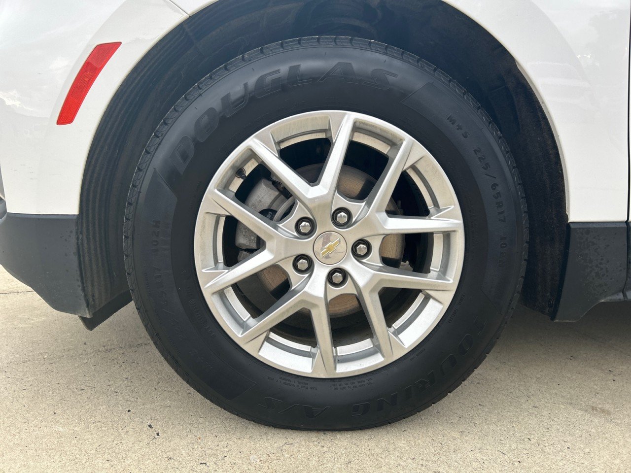 Used 2022 Summit White Chevrolet LT image 9