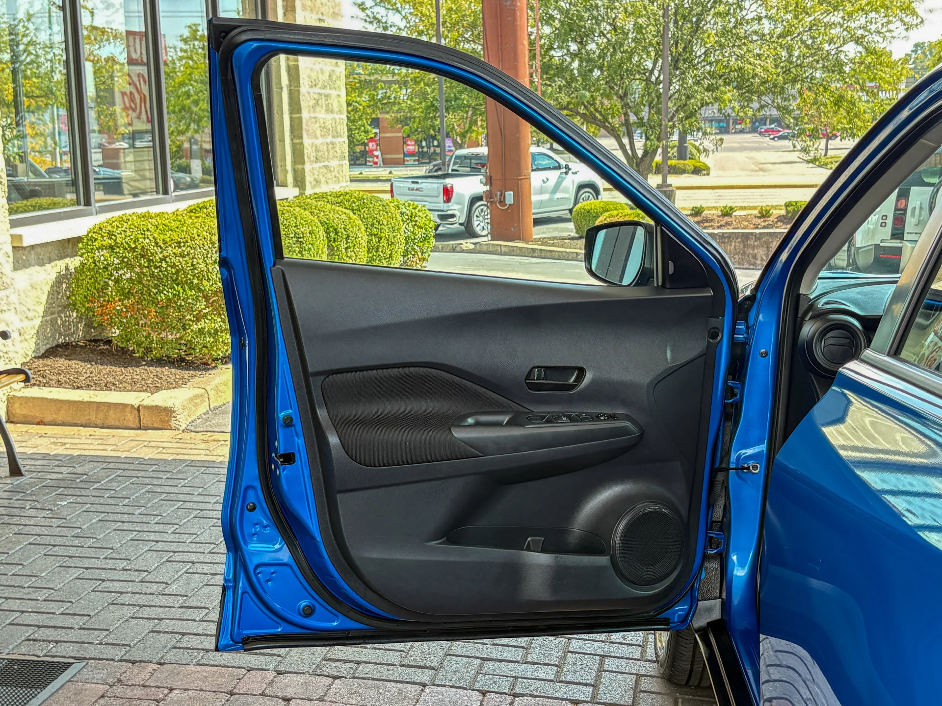 Used 2021 Blue Nissan S image 14