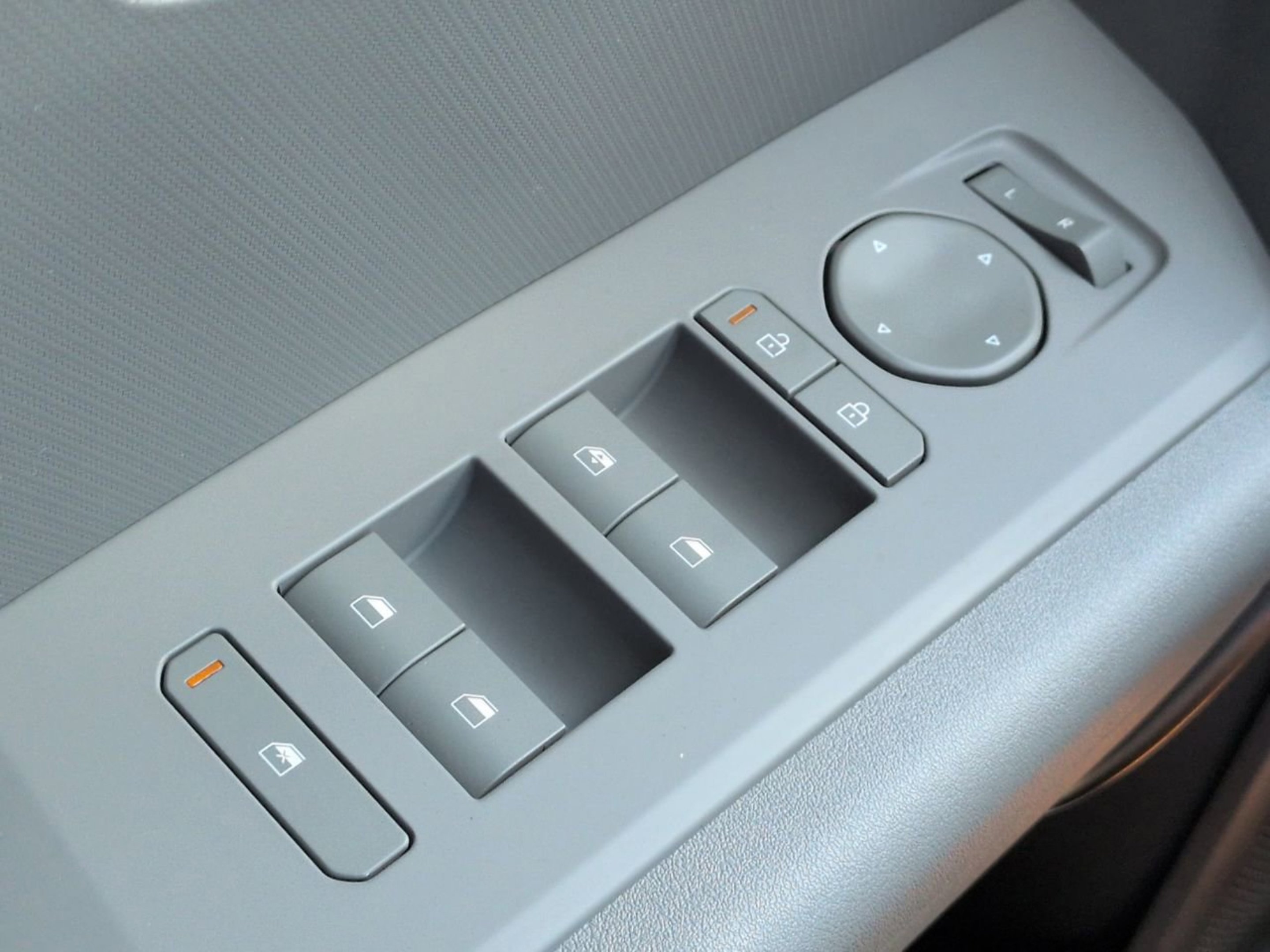 New 2027 Ivory Silver Kia LX image 20