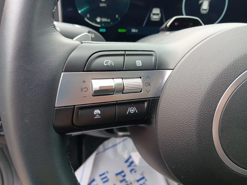 Used 2025 Ultimate Red Hyundai SEL Convenience image 18