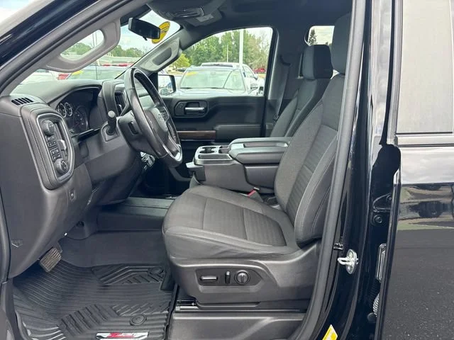 Used 2020 BLACK Chevrolet RST image 11
