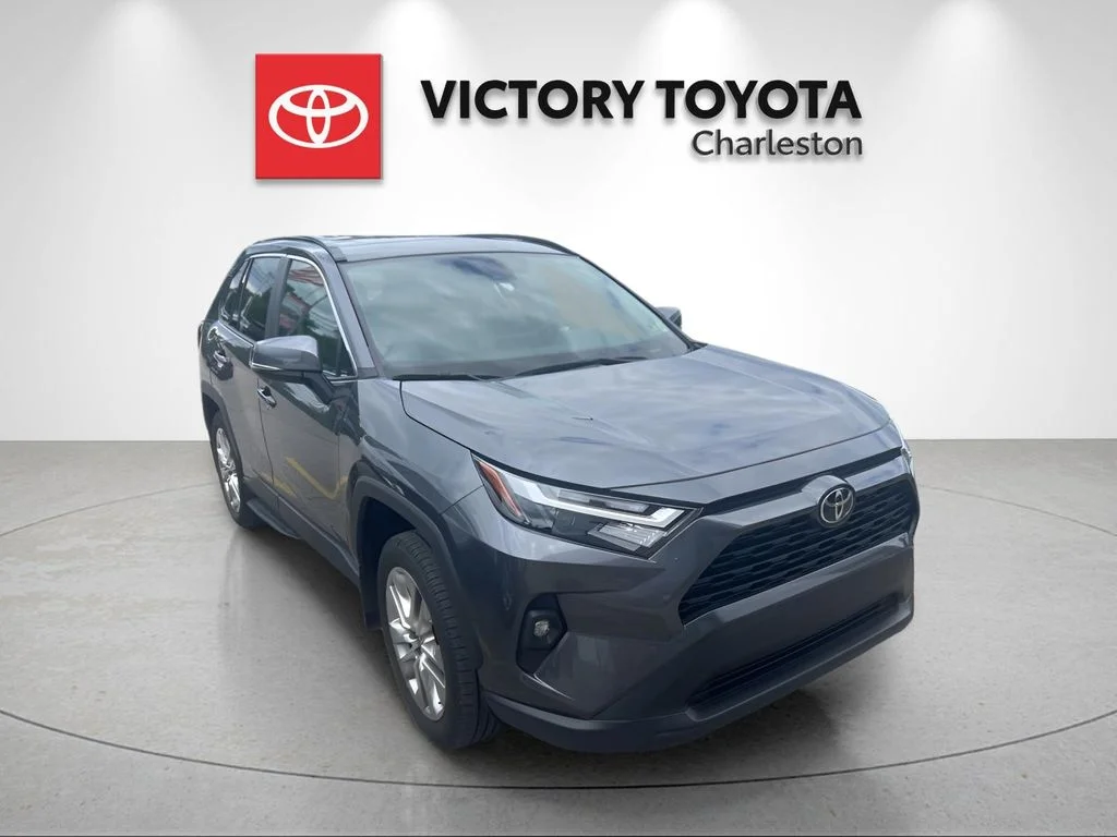 Used 2024 Gray Toyota XLE Premium image 6