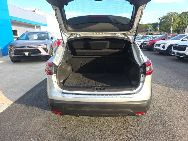 Used 2020 Silver Nissan S image 27