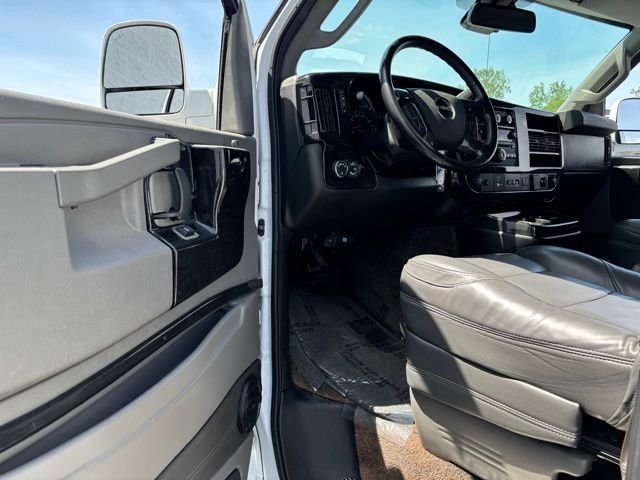 Used 2020 Summit White GMC Explorer Limited SE image 13