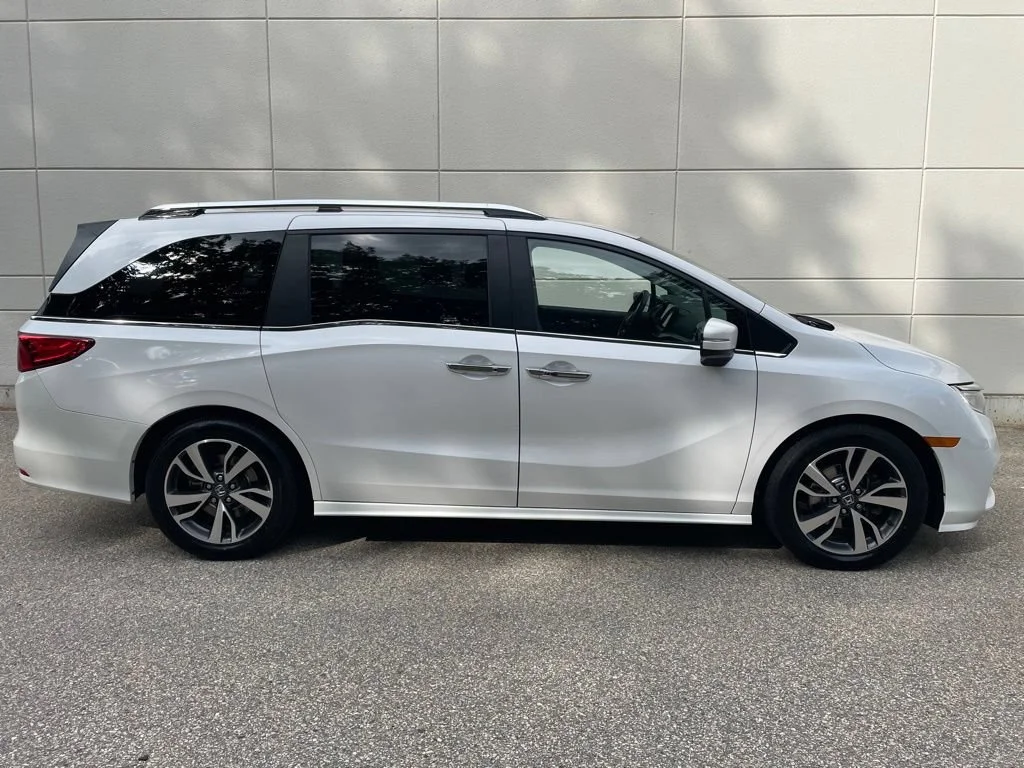 Used 2024 Platinum White Pearl Honda Touring image 15