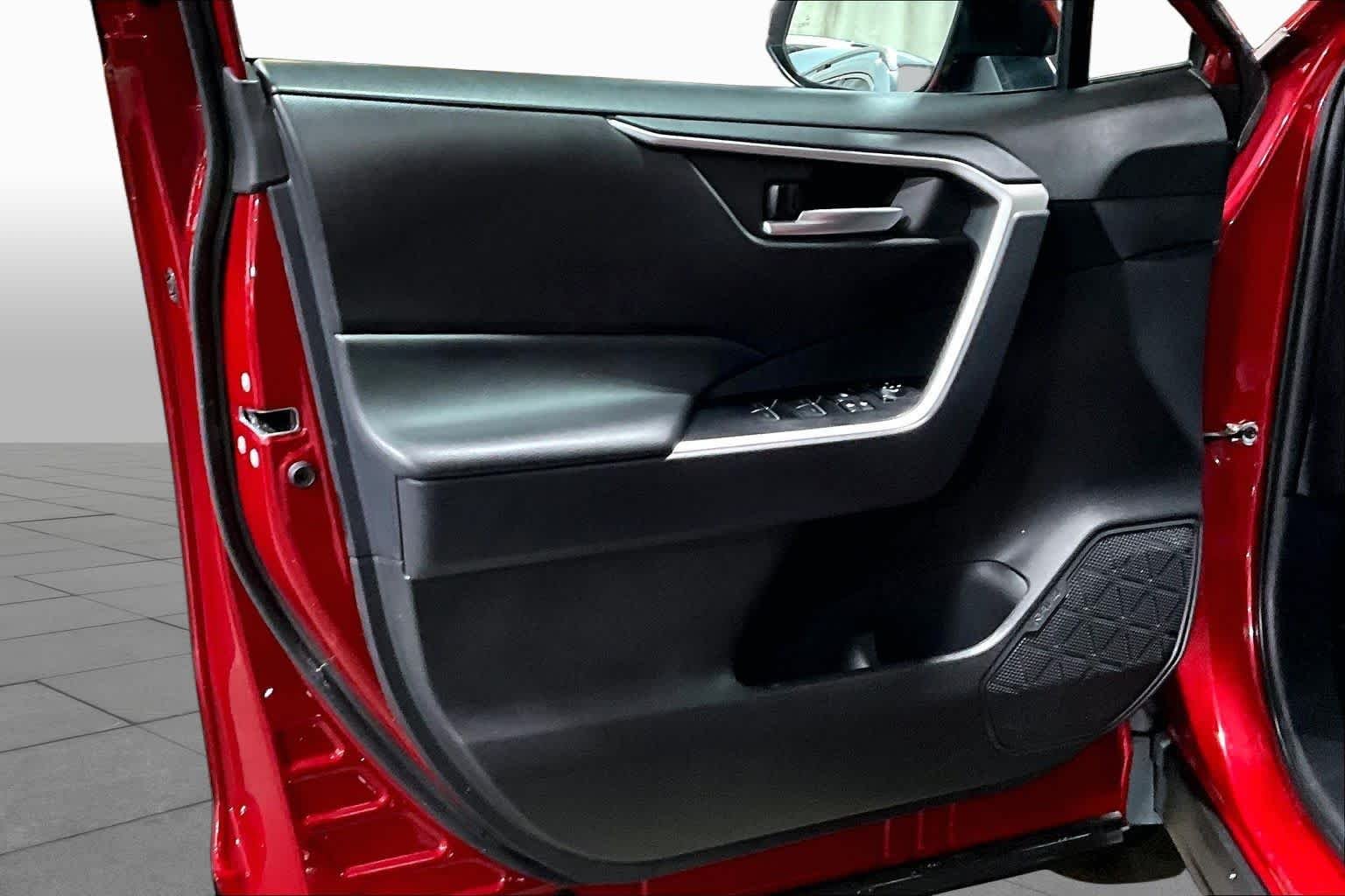 Used 2025 Ruby Flare Pearl Toyota XLE image 22