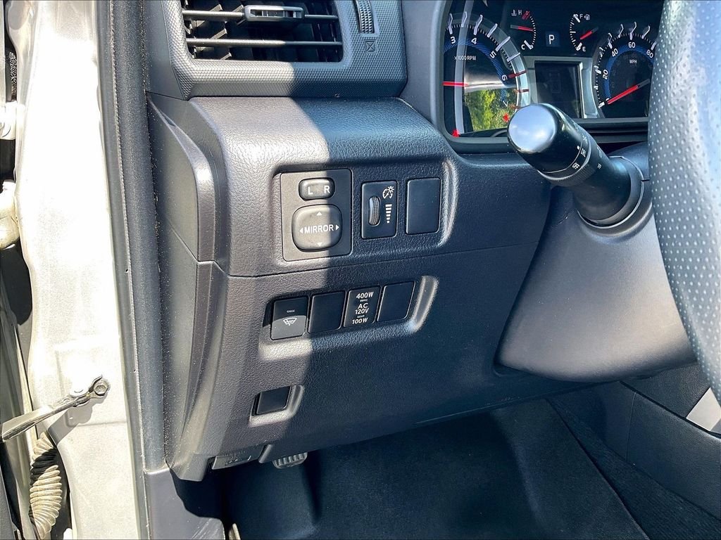 Used 2017 Classic Silver Metallic Toyota SR5 image 26