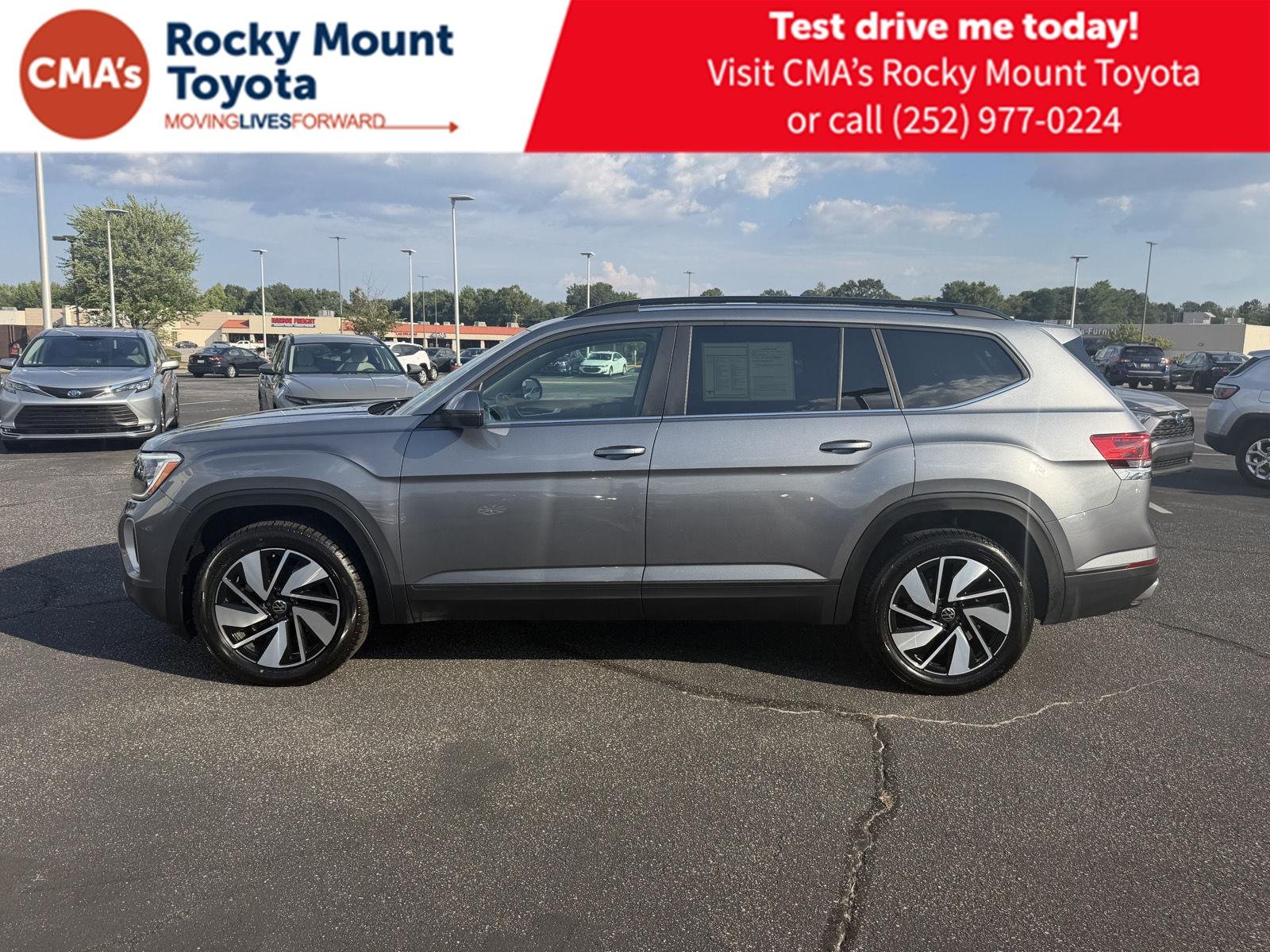 Used 2025  Volkswagen 2.0T SE w/Technology image 8