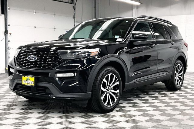 Used 2023 Agate Black Metallic Ford ST-Line image 11