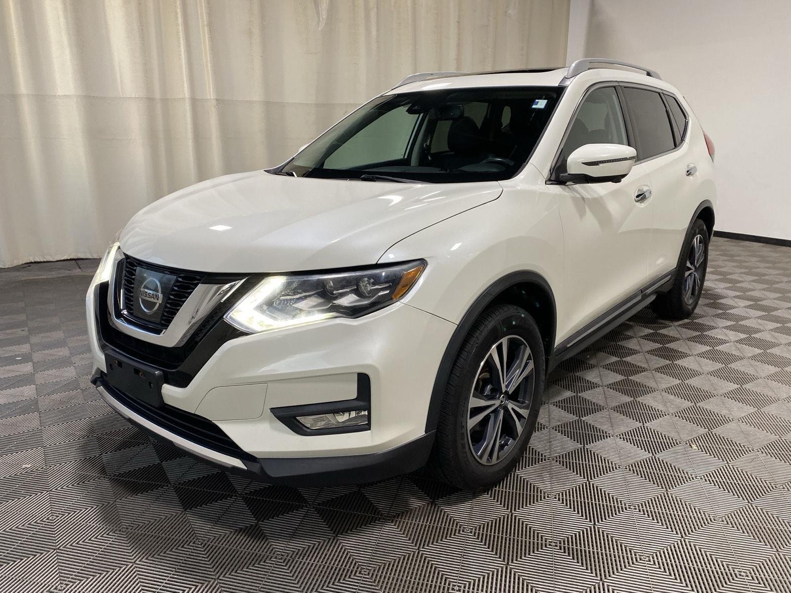 Used 2017 Pearl White Nissan SL image 3
